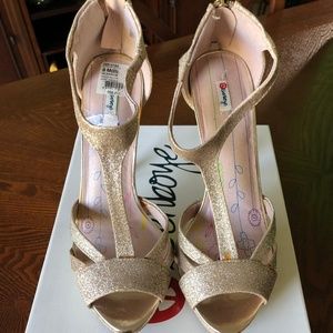 Esenboye Ofarrow Gold Glitter Platform shoes